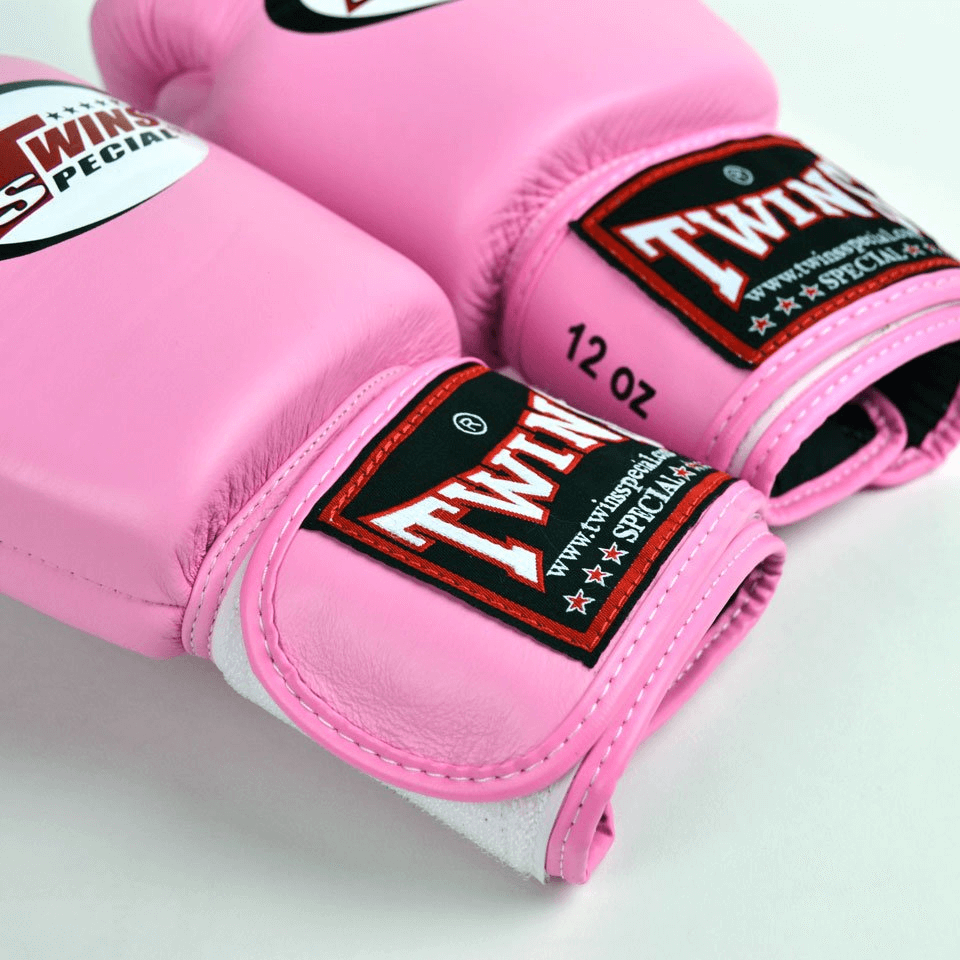 Guantoni Muay Thai Twins Special BGVL3-PNK Rosa in vera pelle per allenamenti e match di Muay Thai e Kickboxing. Made in Thailand, imbottitura ultra protettiva, polso corto e solido