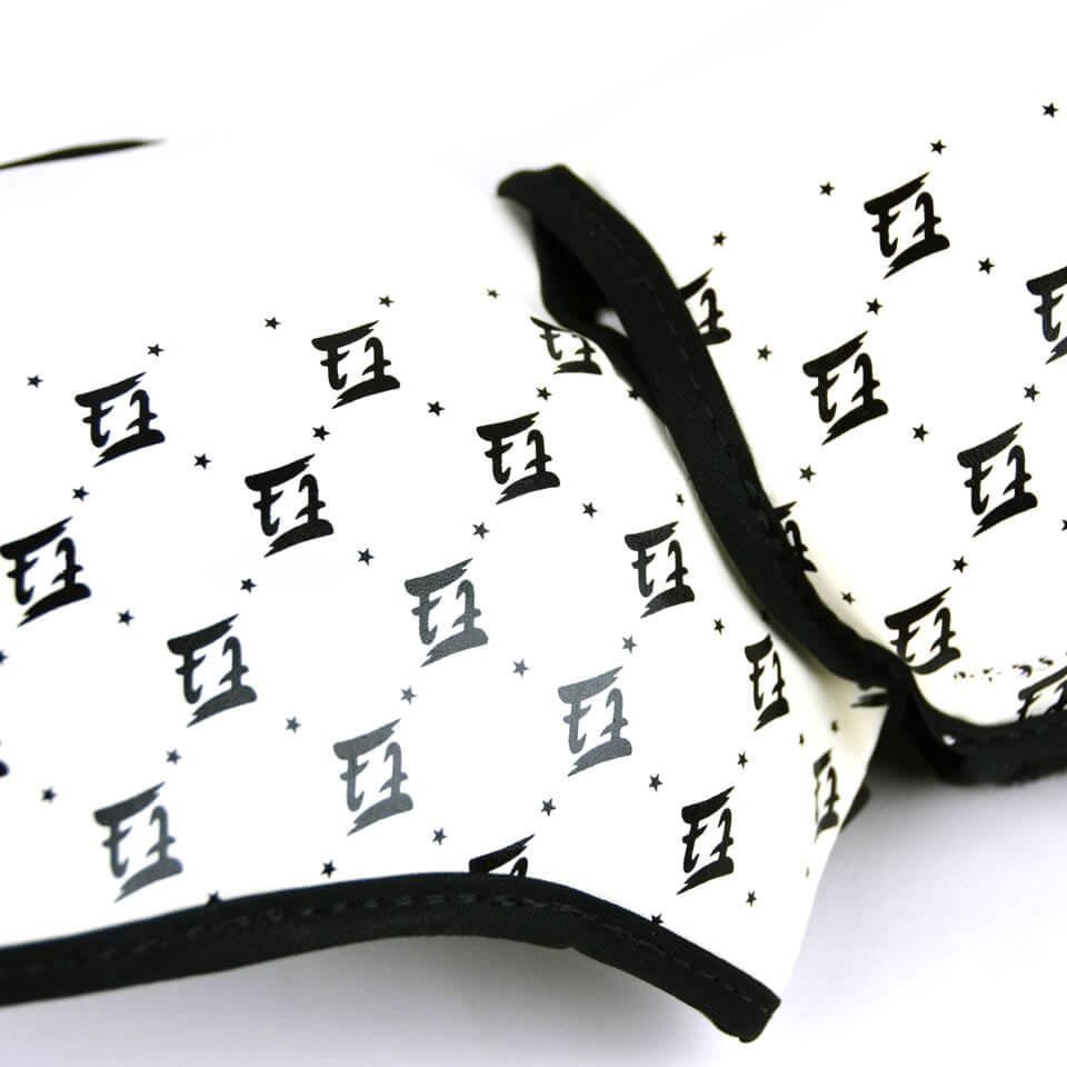 Paratibie Muay Thai Fairtex Comfort bianco per allenamenti di Muay Thai, Kickboxing ed MMA.