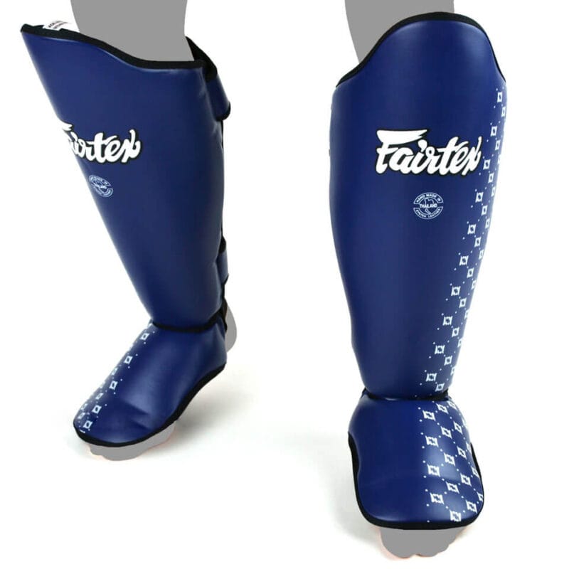 Paratibie Muay Thai Fairtex Comfort blu per allenamenti di Muay Thai, Kickboxing ed MMA.