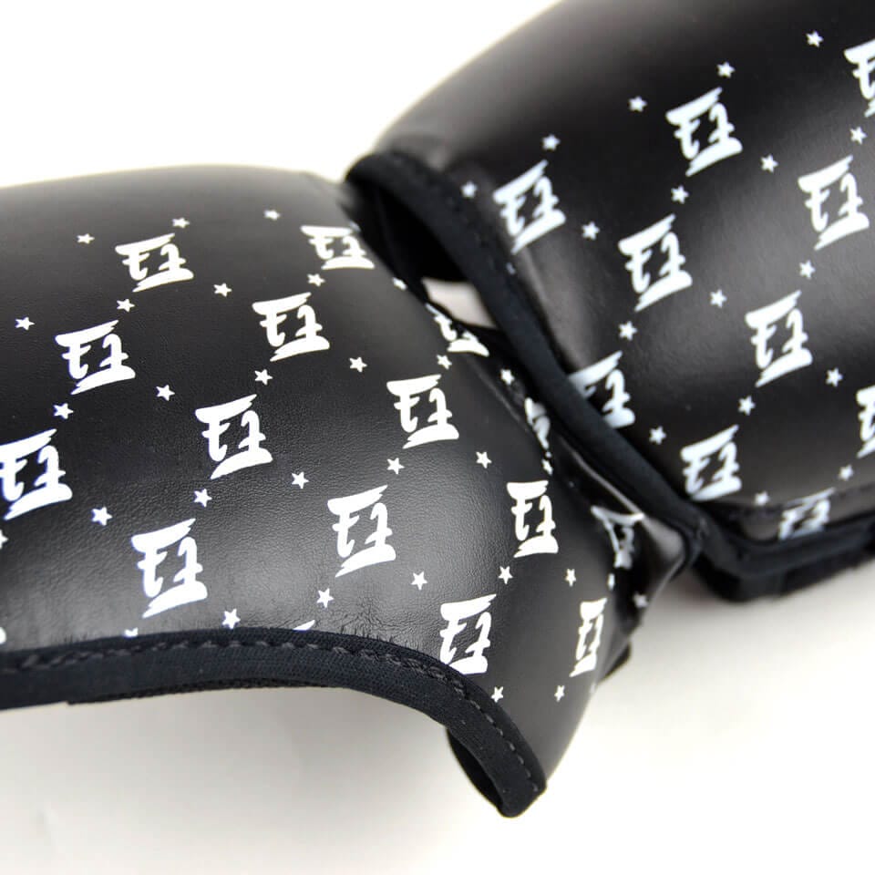 Paratibie Muay Thai Fairtex Comfort nero per allenamenti di Muay Thai, Kickboxing ed MMA.