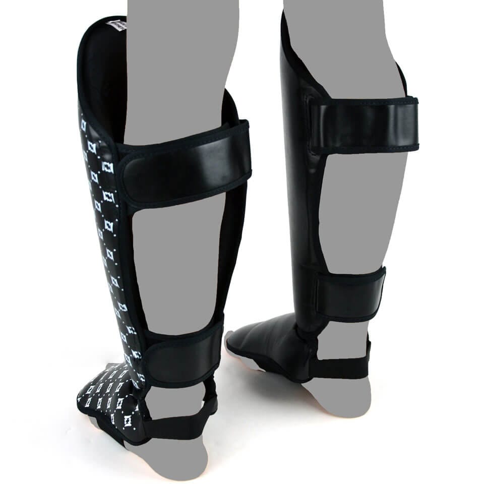 Paratibie Muay Thai Fairtex Comfort nero per allenamenti di Muay Thai, Kickboxing ed MMA.