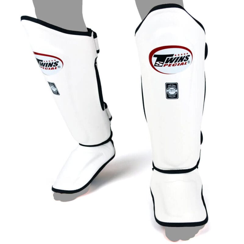 Paratibie Twins Special Double Padded Bianco vera pelle con doppia imbottitura lungo tibia e piede per allenamenti di Muay Thai, Kickboxing e MMA