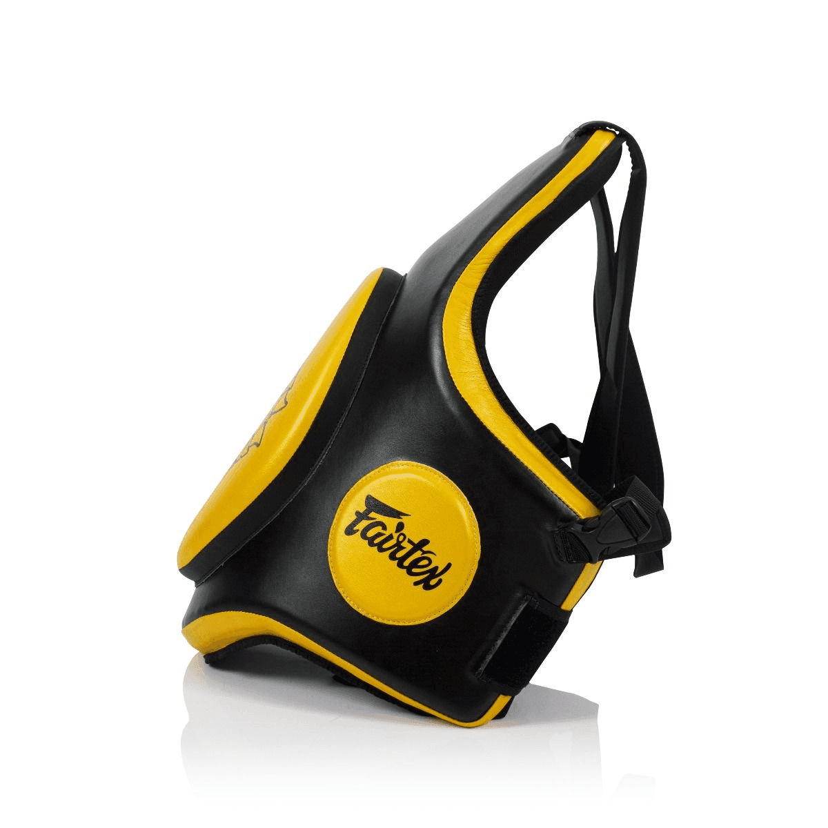 Corpetto Maestro Fairtex Deluxe Nero/Oro per coach e trainer di Muay Thai, MMA, Boxe e Kickboxing. Imbottitura extra ed ultra resistente a prova dei pesi massimi. Cinghie rinforzate, solide e durature.
