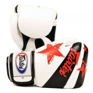 Guantoni Fairtex Nation Print bianco in pelle, per allenamenti di Pugilato, Muaythai, e Kickboxing