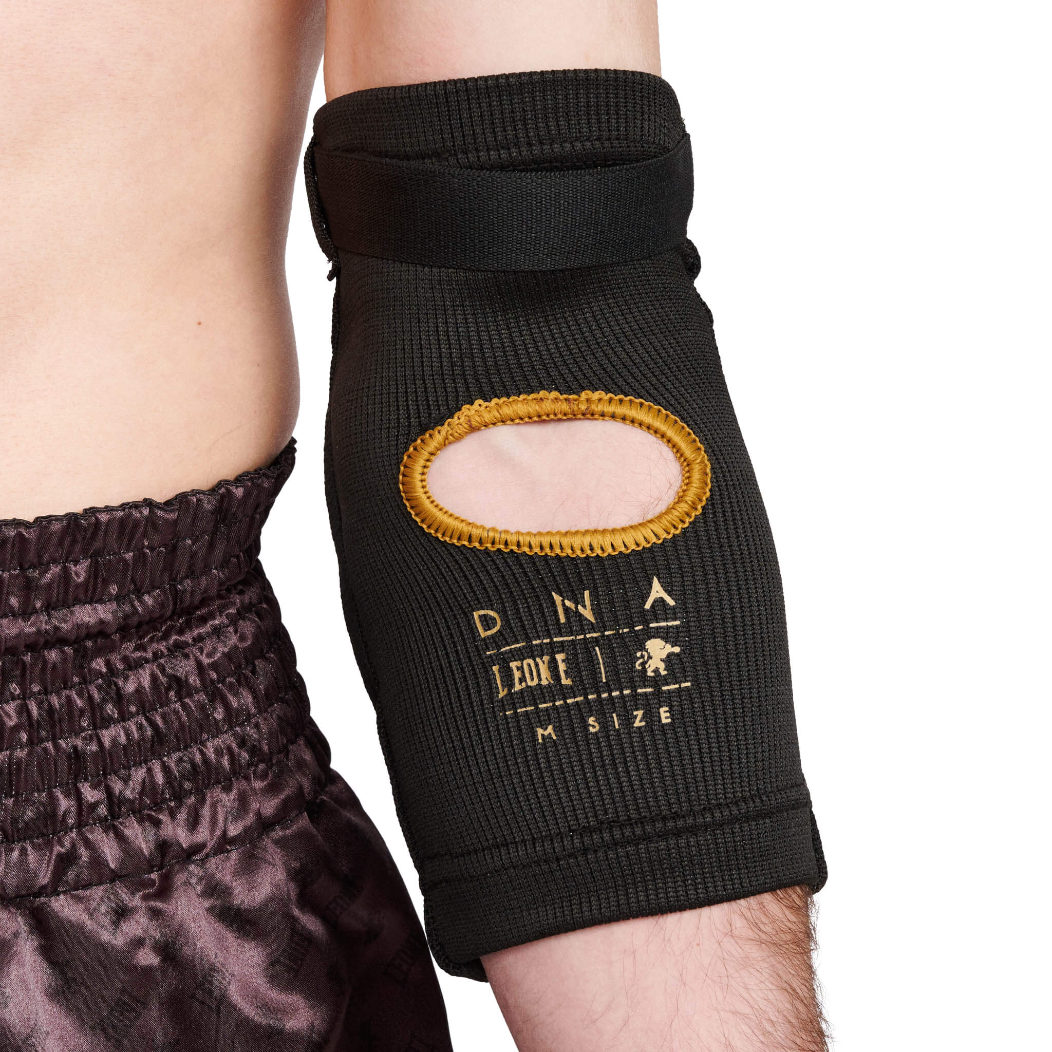 Gomitiere Leone1947 DNA in Nero con dettagli e logo in Oro, Protezione per Muay Thai e MMA