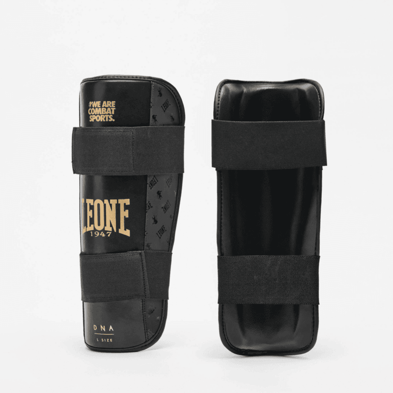 Paratibie Kickboxing Leone 1947 DNA Nero per allenamenti e gare di Kick Light, Point Fight, Kickboxing Light. Protezione Piede separata con chiusura velcro ed elastici.