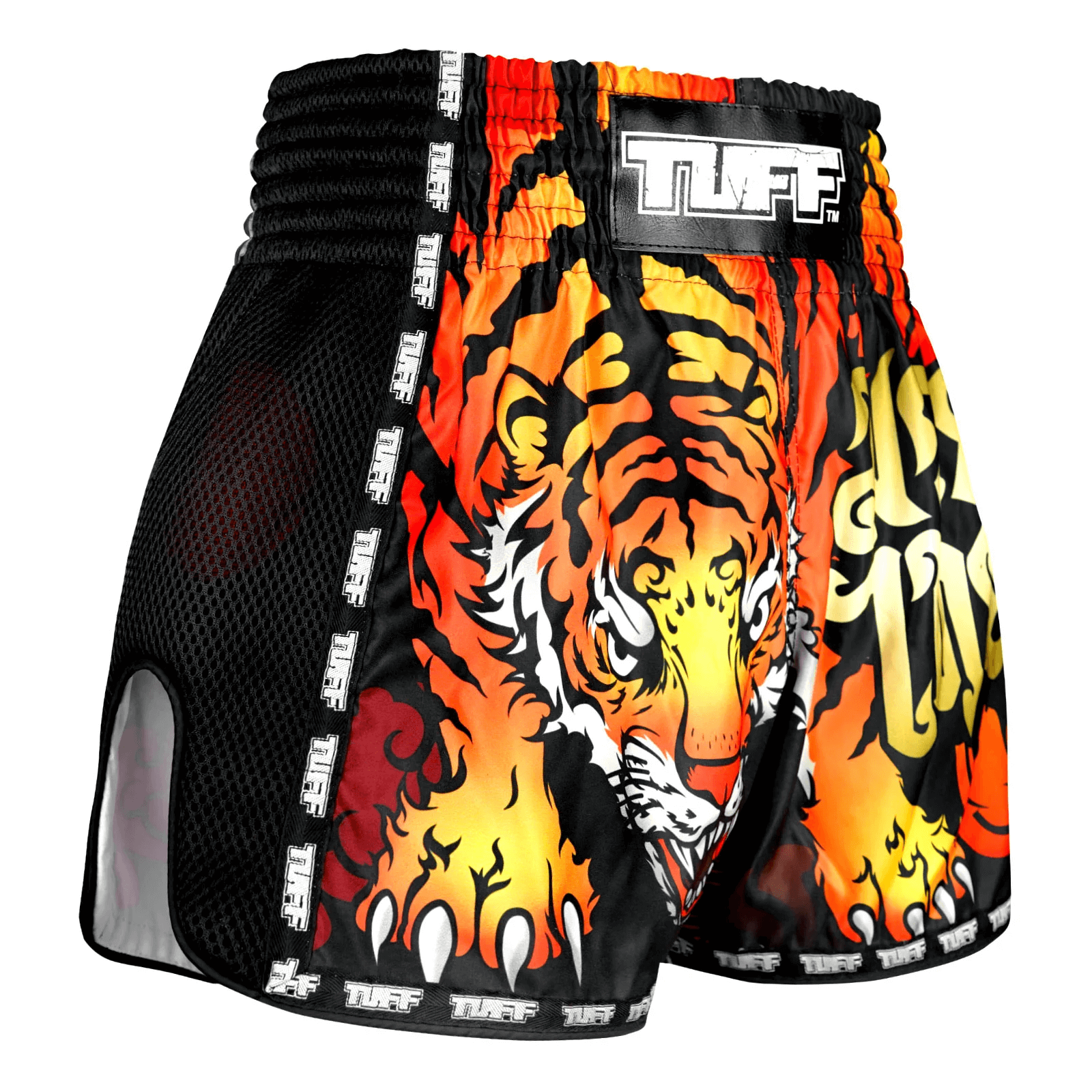 Pantaloncini Muay Thai Tuff Cruel Tiger Nero per allenamenti e match di Kickboxing e Muay Thai. Leggeri, comodi e morbidi con spacchi laterali. In Microfiber non si attaccano alla gamba.
