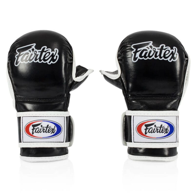 Guanti MMA Fairtex Sparring nero 7oz per allenamenti e match di MMA.