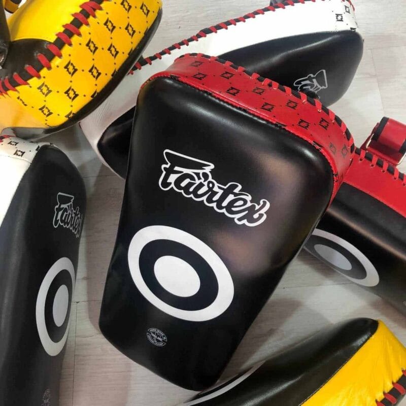 Pao Fairtex Curved in pelle Rosso, per allenamenti di Muay Thai, Kickboxing ed MMA.