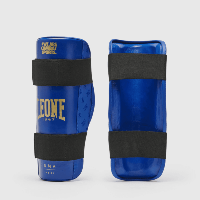 Paratibie Kickboxing Leone 1947 DNA Blu per allenamenti e gare di Kick Light, Point Fight, Kickboxing Light. Protezione Piede separata con chiusura velcro ed elastici.