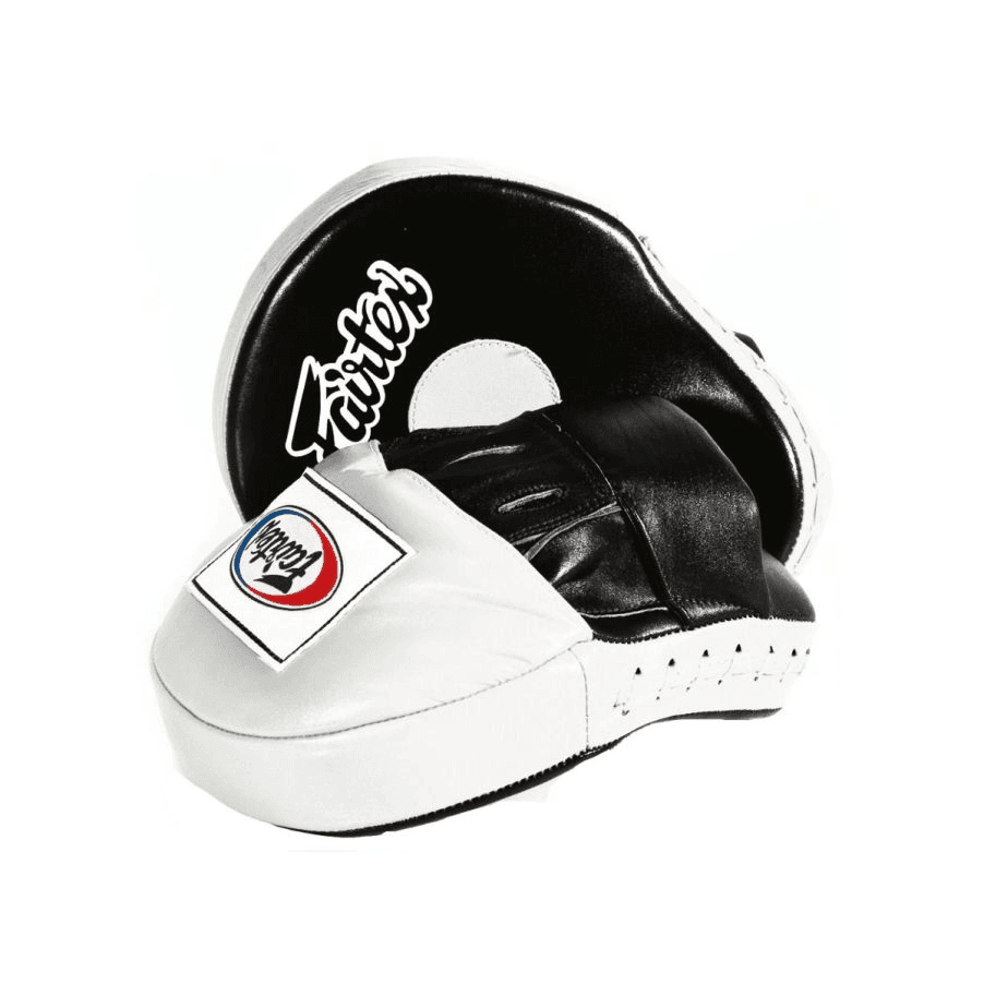 Guanti da Passata Fairtex Curved in pelle Nero/Bianco per Muay Thai, MMA, Boxe, Kickboxing.