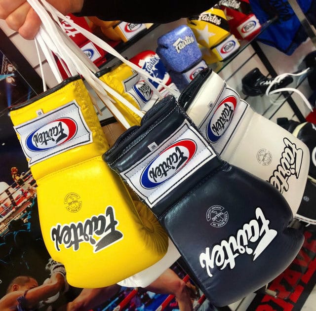 Guantoni Fairtex Muay Thai, laccio, Mexican Style Giallo per match e allenamenti di Muay Thai e Kickboxing