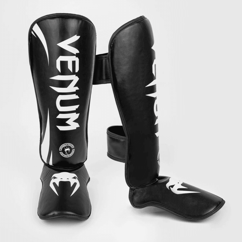 Paratibie Challenger Venum per allenamenti di Muay Thai, Kickboxing ed MMA.