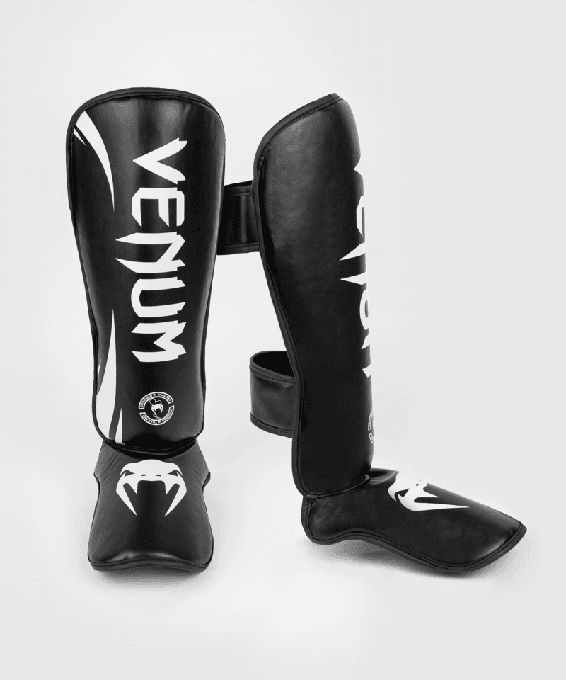 Paratibie Challenger Venum per allenamenti di Muay Thai, Kickboxing ed MMA.