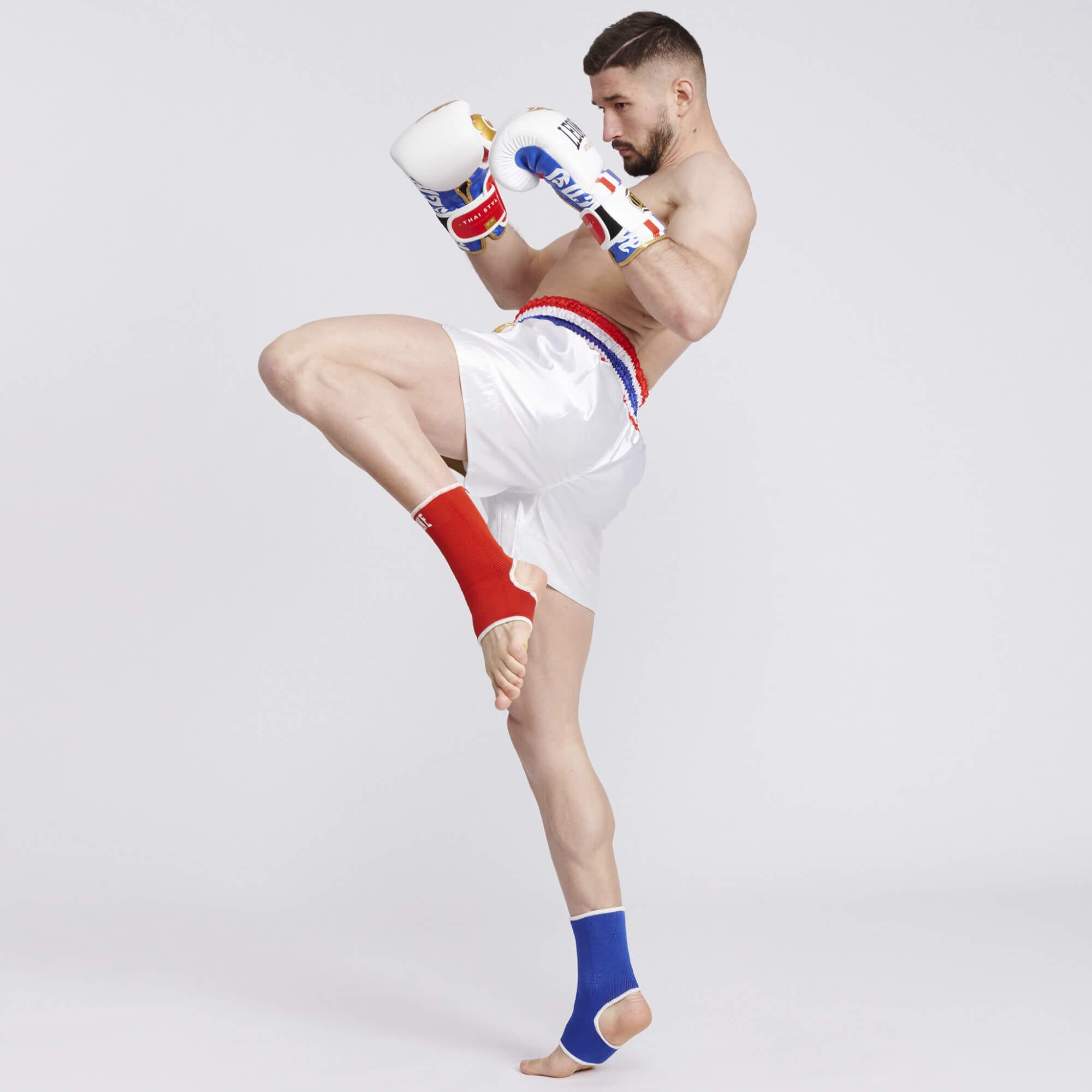Cavigliere elastiche Leone 1947 reversibili rosso/blu per sostenere la caviglia durante gli allenamenti di Kickboxing, Muay Thai o MMA