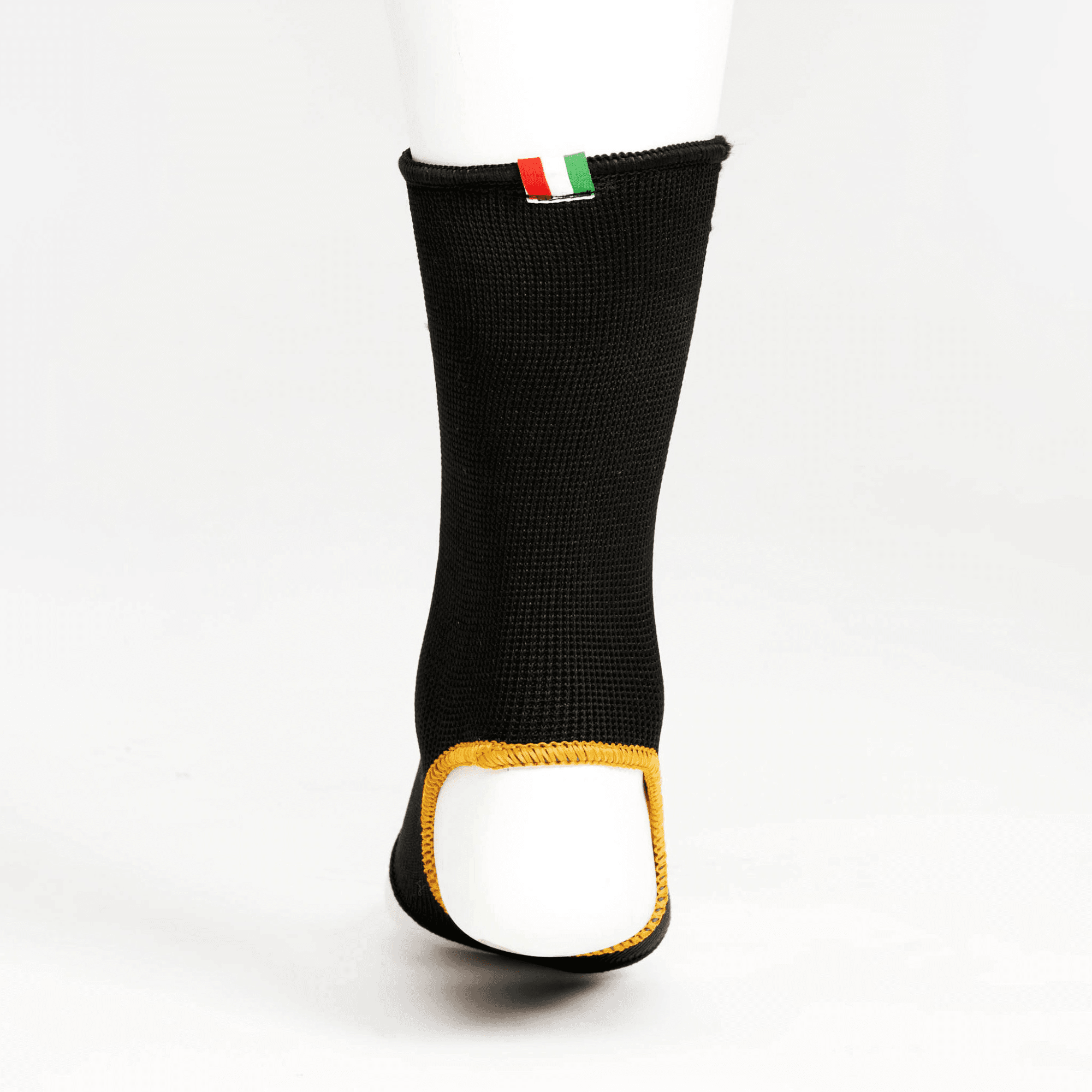 Cavigliere Kickboxing/Muay Thai DNA Leone 1947 Nero/Oro per allenamenti e match. Sostegono l'articolazione e aiutano a stabilizzare la caviglia durante gli allenamenti o i match.