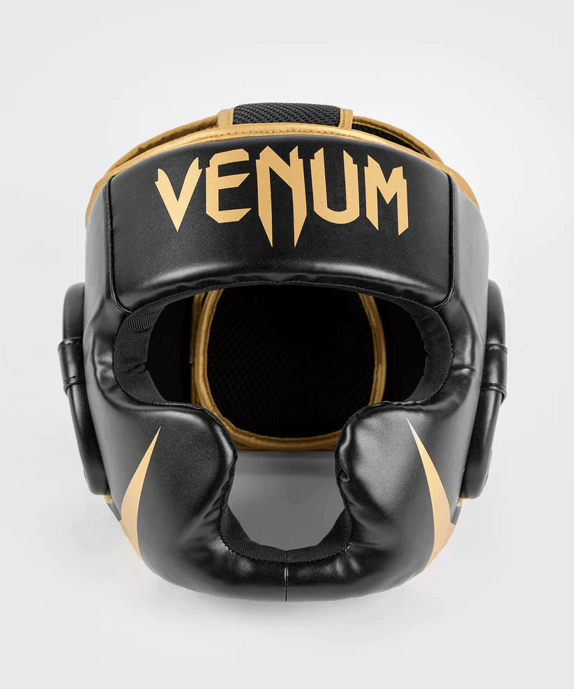 Caschetto Sparring Venum Challenger Nero/Oro con parazigomi e paramento per allenamenti di Boxe, Kickboxing, Muay Thai ed MMA. Taglia unica, si adatta facilmente.