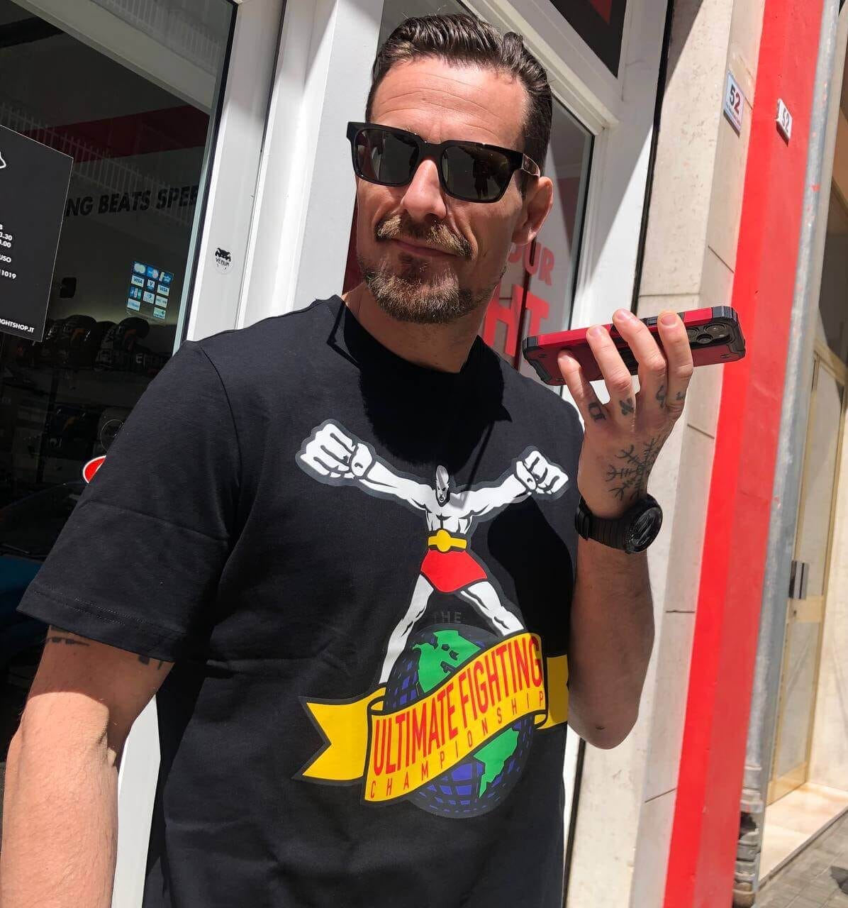 T-shirt UFC Ulti-Man Nero by Venum con logo originario UFC1 per il tempo libero e per gli appassionati di MMA