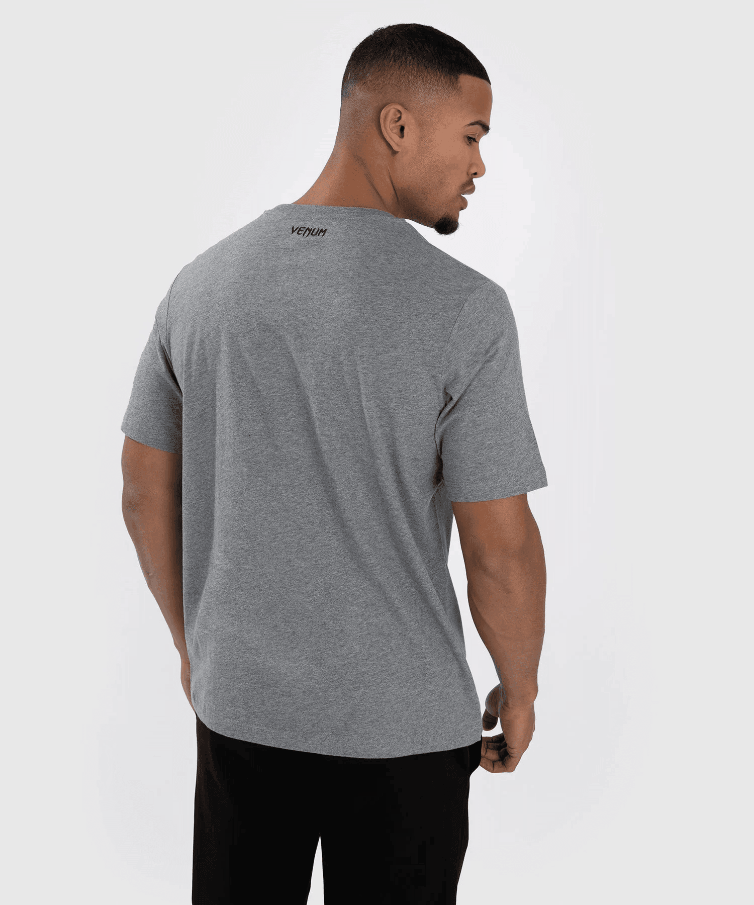T-Shirt UFC Venum Classic Grigio/Rosso in 100% Cotone con logo originale UFC.