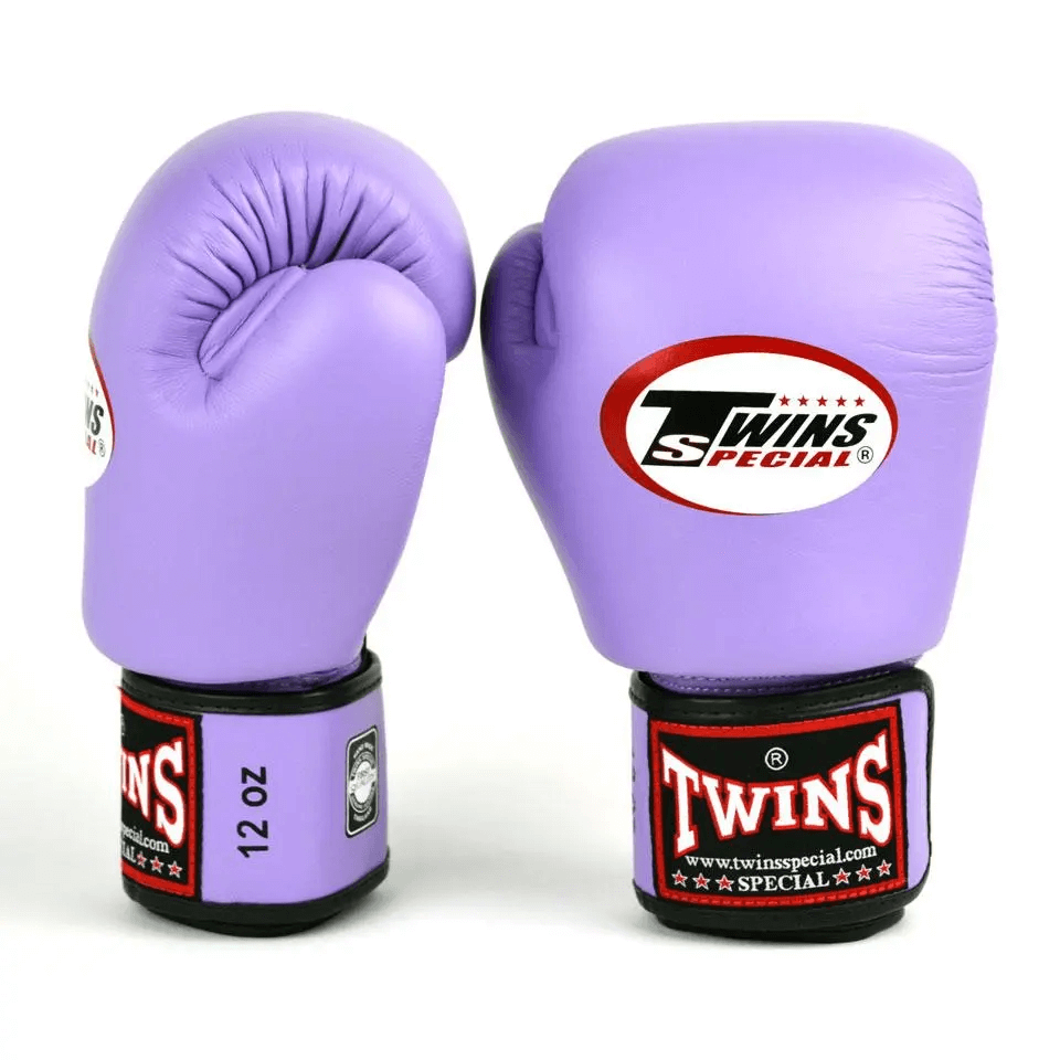 Guantoni Muay Thai Twins Special BGVL3-PR-PL Lilla in vera pelle per allenamenti e match di Muay Thai e Kickboxing. Made in Thailand, imbottitura ultra protettiva, polso corto e solido