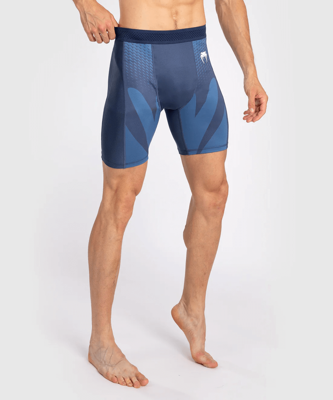 Pantaloncini Compressor Vale Tudo Venum Attack Blu per allenamenti e match di MMA, Grappling, No Gi, Kickboxing, Effetto seconda pelle, comodità e libertà di movimento senza eguali. Ultra resistenti.