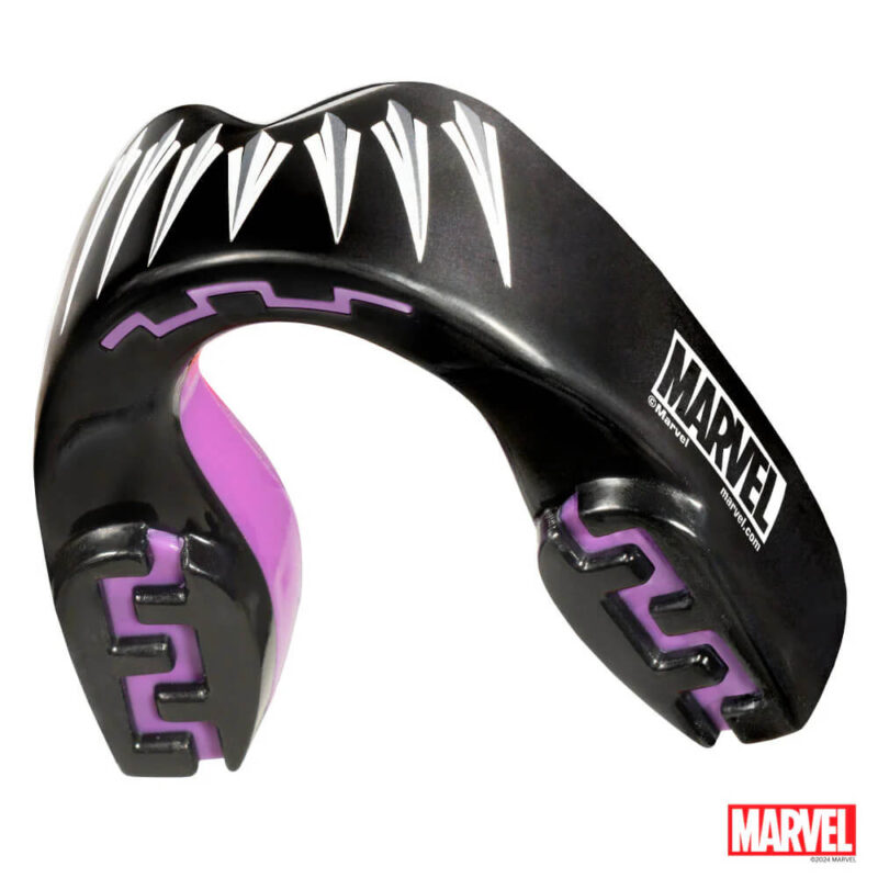 Paradenti Black Panther Marvel SafeJawz Nero/Viola per allenamenti e match di Boxe, Kickboxing, MMA e Bjj. Facilissimo da modellare, protegge da urti ed impatti in tutti gli Sport da Comnbattimento. Per adulti e Bambini. Scegli il tuo Super eroe preferito.