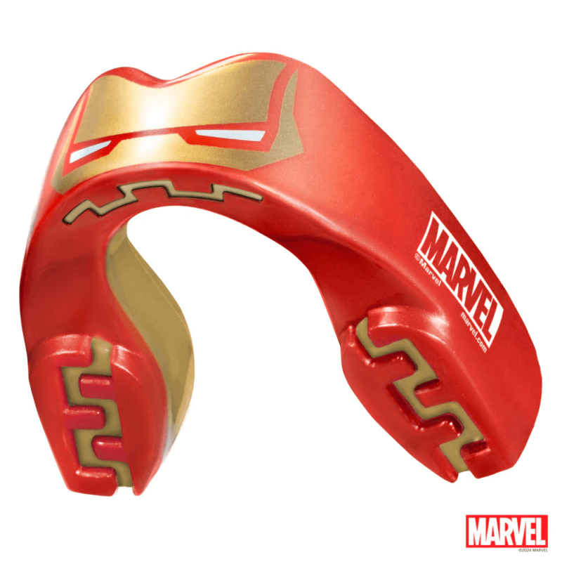 Paradenti Iron Man Marvel SafeJawz Rosso/Oro per allenamenti e match di Boxe, Kickboxing, MMA e Bjj. Facilissimo da modellare, protegge da urti ed impatti in tutti gli Sport da Combattimento. Per adulti e Bambini. Scegli il tuo Super eroe preferito.