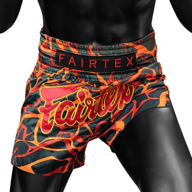 Pantaloncini Fairtex Magma BS1926 per Muay Thai e Kickboxing in mmicro satic comodo e leggero, con spacchi laterali