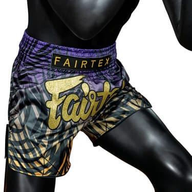 Pantaloncini Muay Thai Fairtex Dawn BS1941 Viola/Oro per allenamenti e match di Kickboxing e Muay Thai. Leggeri e comodi. Pantaloncini Muay Thai One Championship