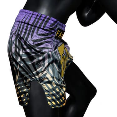 Pantaloncini Muay Thai Fairtex Dawn BS1941 Viola/Oro per allenamenti e match di Kickboxing e Muay Thai. Leggeri e comodi. Pantaloncini Muay Thai One Championship
