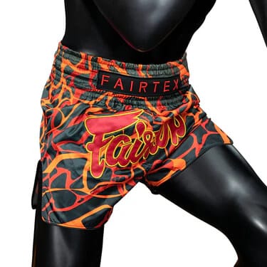 Pantaloncini Fairtex Magma BS1926 per Muay Thai e Kickboxing in mmicro satic comodo e leggero, con spacchi laterali