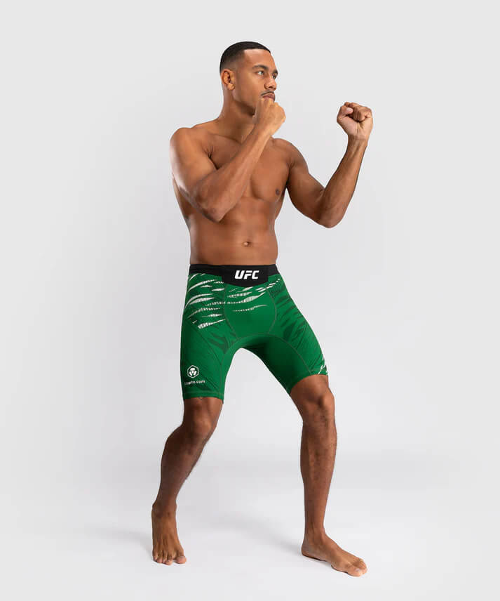 Pantaloncini Vale Tudo a compressione UFC Venum Fusion 4.0 Authentic Fight Night Verde per MMA, Grappling, No Gi. Pantaloncini usati in UFC, pantaloncini aderenti per allenamento MMA, Grappling.