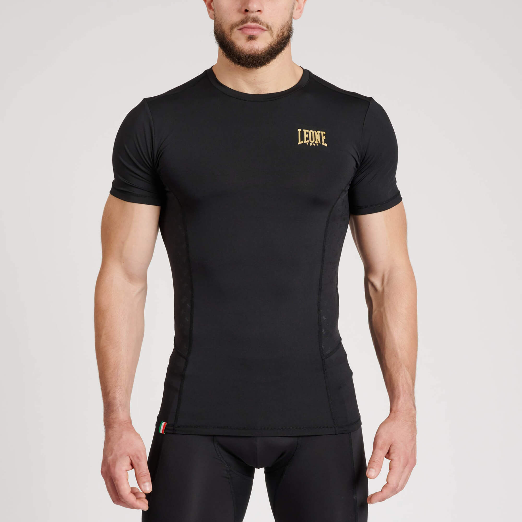 Rashguard Leone 1947 DNA Nero per MMA, Grappling, No-Gi. T-Shirt Tecnica Leone 1947 Nero aderente per allenamenti di MMA