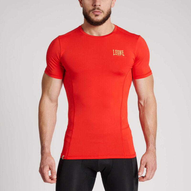 Rashguard Leone 1947 DNA Rosso per MMA, Grappling, No-Gi. T-Shirt Tecnica Leone 1947 Rosso aderente per allenamenti di MMA