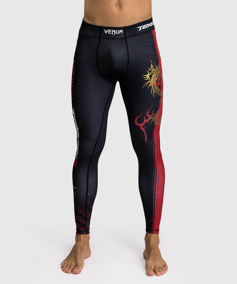 Pantaloni a Compressione Spats Venum x Tekken 8 Marshall Law Nero/Rosso/Oro per MMA, Grappling No Gi, Kickboxing, Boxe, Muay Thai. Tekken 8