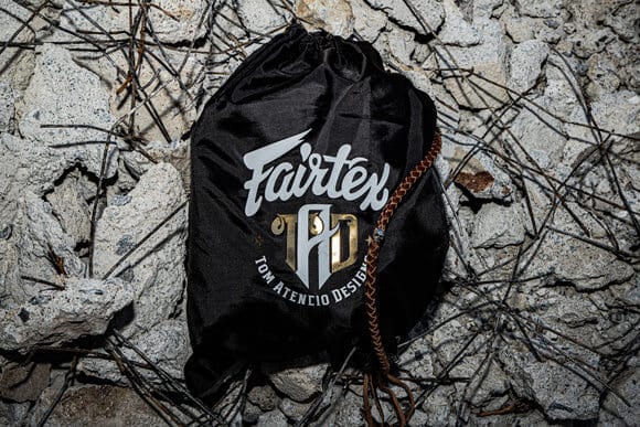 Guantoni Fairtex The Heart of Warrior BGV1 limited edition per Muay Thai, Boxe, Kickboxing. Guantoni muay thai cuore, guantoni thai fairtex cuore.