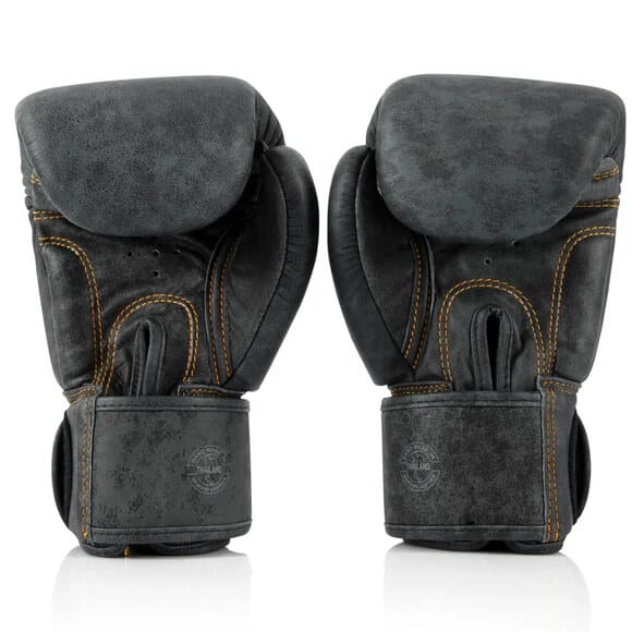 Guantoni Fairtex The Heart of Warrior BGV1 limited edition per Muay Thai, Boxe, Kickboxing. Guantoni muay thai cuore, guantoni thai fairtex cuore.
