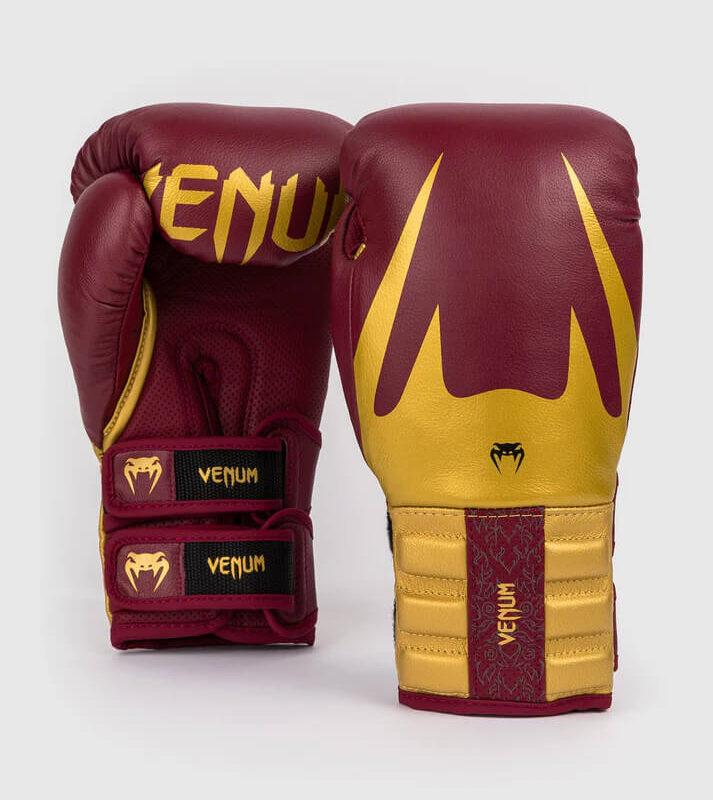 Guantoni Venum Reverso Rosso Ciliegia / Oro per Boxe, Kickboxing e Muay Thai. Guantoni in vera pelle Bovina. Guantoni Pro, polso protetto imbottitura extra protettiva