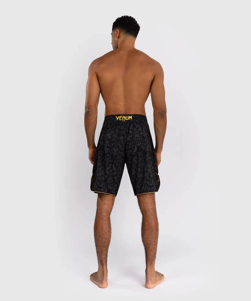 Pantaloncini Venum x Ilia Topuria Unmatched Nero-Oro, T-shirt a compressione per MMA, Grappling, BJJ e Sport da Combattimento