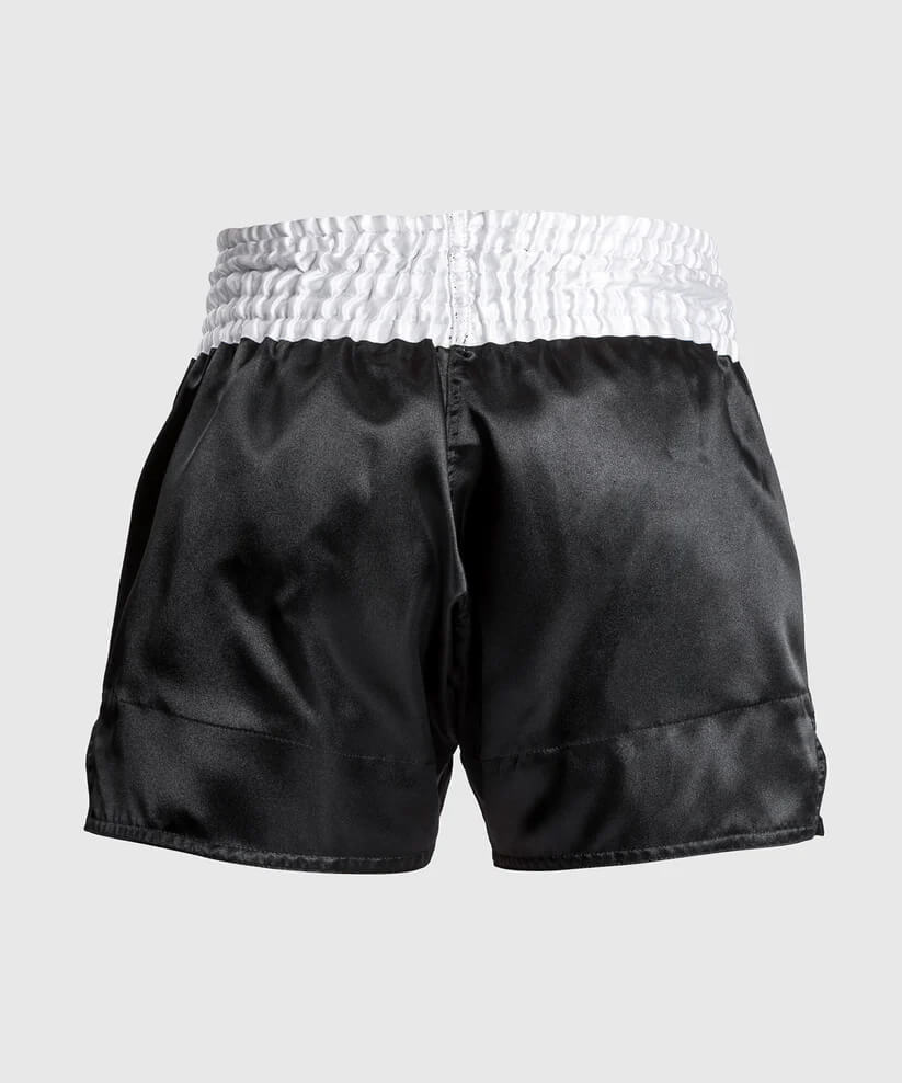 Pantaloncini Muay Thai Venum Classic Nero/Bianco. Pantaloncini Kickboxing logo vipera Venum nero con elastico bianco.