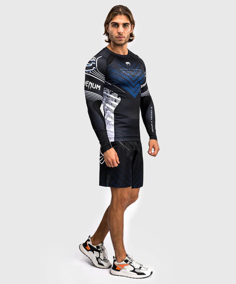 Rashguard Manica Lunga Venum x TEKKEN 8 Jin Kazama. Rashguard per Grappling, MMA, No GI, Boxe, Kickboxing e Muay Thai. Maglia a Compressione Manica Lunga Venum.
