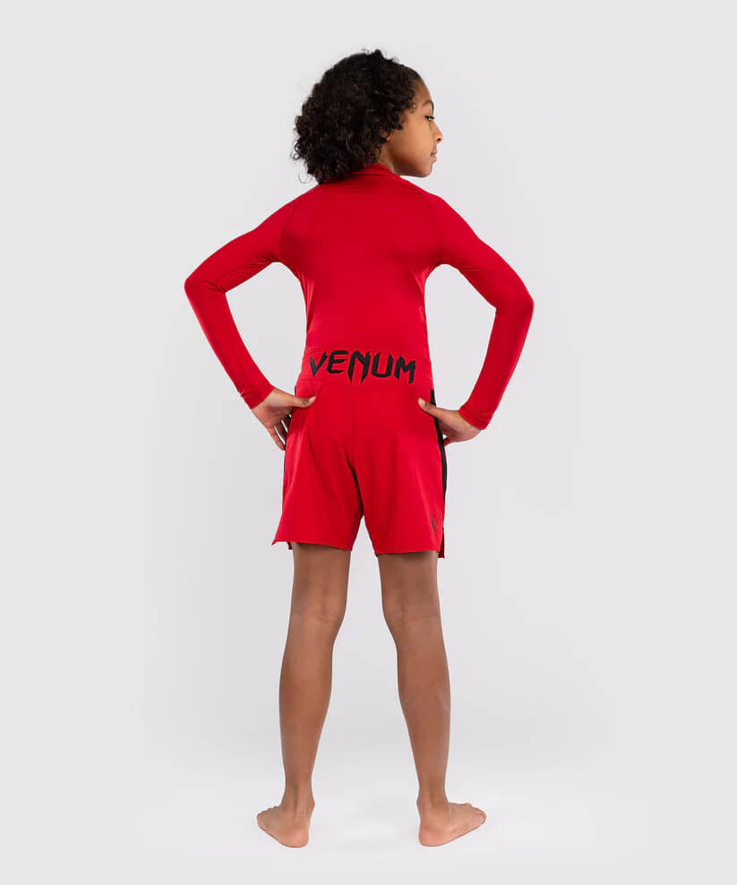 Pantaloncini Venum Per Bambini Light Rosso per allenamenti e match di MMA, Grappling, Boxe, e Kickboxing. Pantaloncini da allenamento per tutti gli Sport da Combattimento