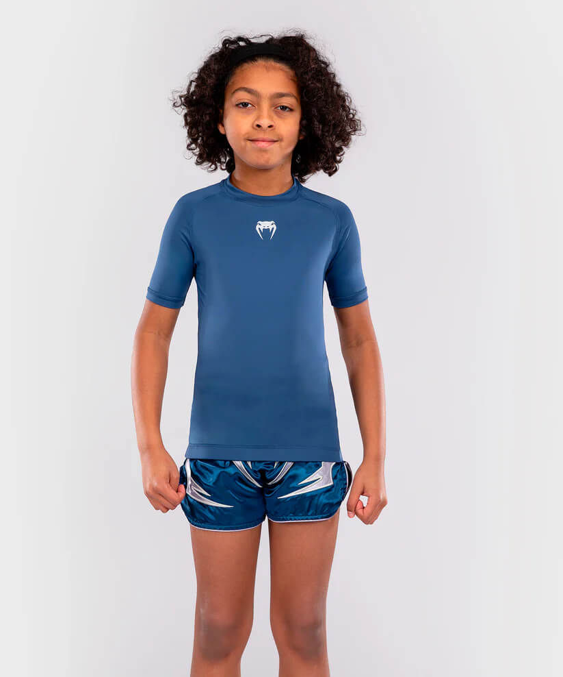 T-shirt tecnica rashguard per bambini Venum Contender Blu per Pugilato, Brazilian Jiu Jitsu. Grappling, Kickboxing e Muay Thai con tessuto comodo ed elastico, maniche corte