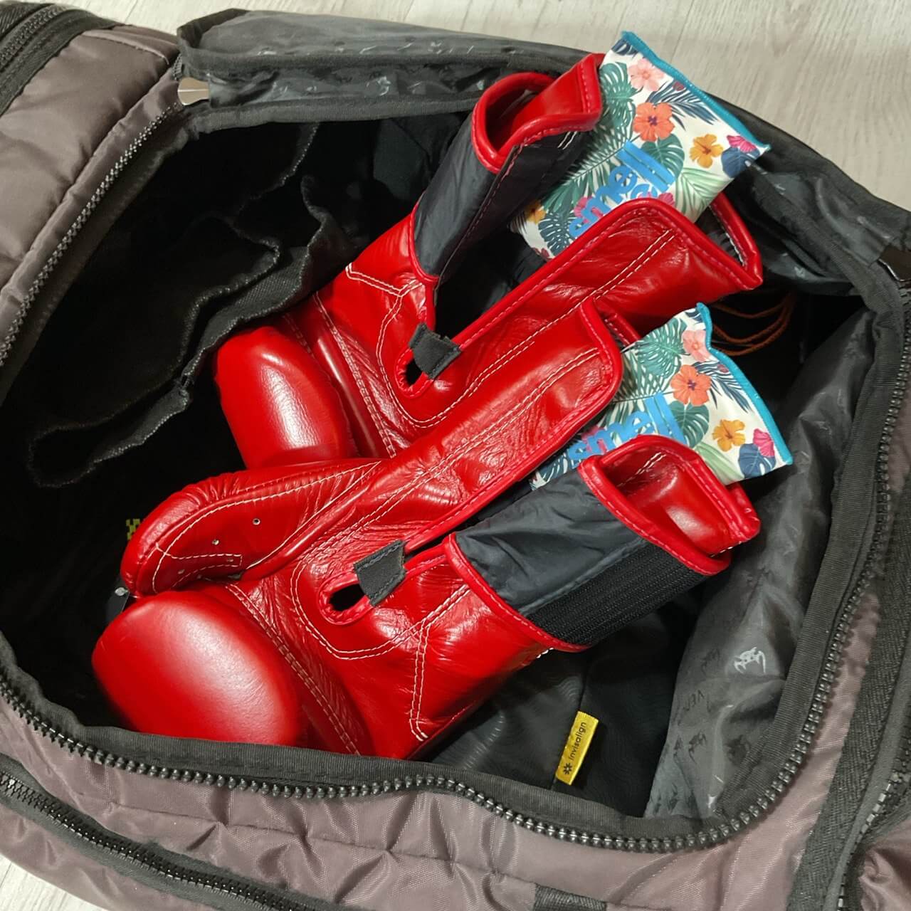 Sacchetti deodoranti Smellwell Active per eliminare e ritardare l'insorgere di cattivi odori in Scarpe sportive, Guantoni da Boxe e Borsoni