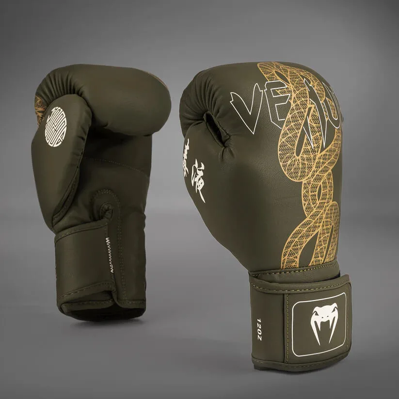Guantoni Venum Serpenti Khaki/Bronzo/Avorio per allenamenti e match di Muay Thai, Kickboxing e Boxe. Nuova collezione Venum 2025