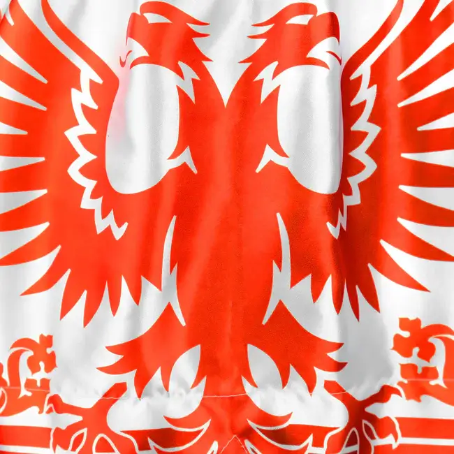 Pantaloncini Muay Thai/Kickboxing Tuff Gladiator Rosso/Bianco per K1-Kickboxing e Muay Thai. Microfiber leggero, non si attaccano. Modello Gladiatore con frange