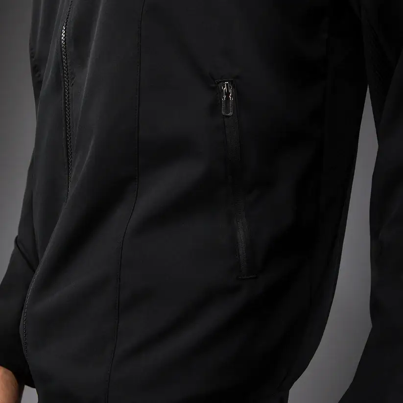 Giacca con cappuccio e zip Mike Tyson Tiger x Venum Nero in tessuto tecnico. Per appassionati di Boxe e Sport da Combattimento da usare come pre o post allenamento o nel tempo libero.