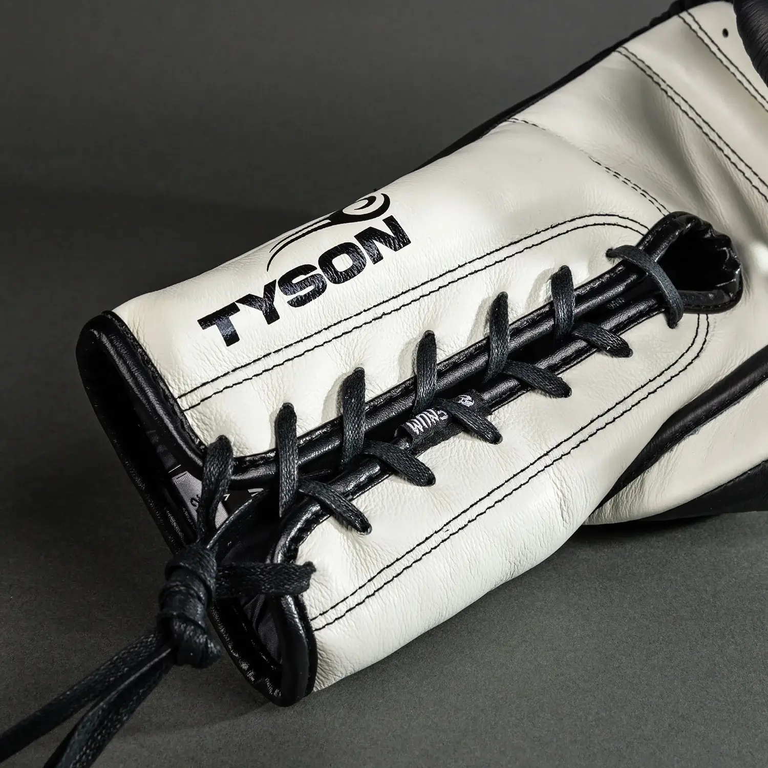 Guantoni Boxe professionali con lacci Venum Giant 2.0 Edizione limitata Mike Tyson. Ideale per competizioni