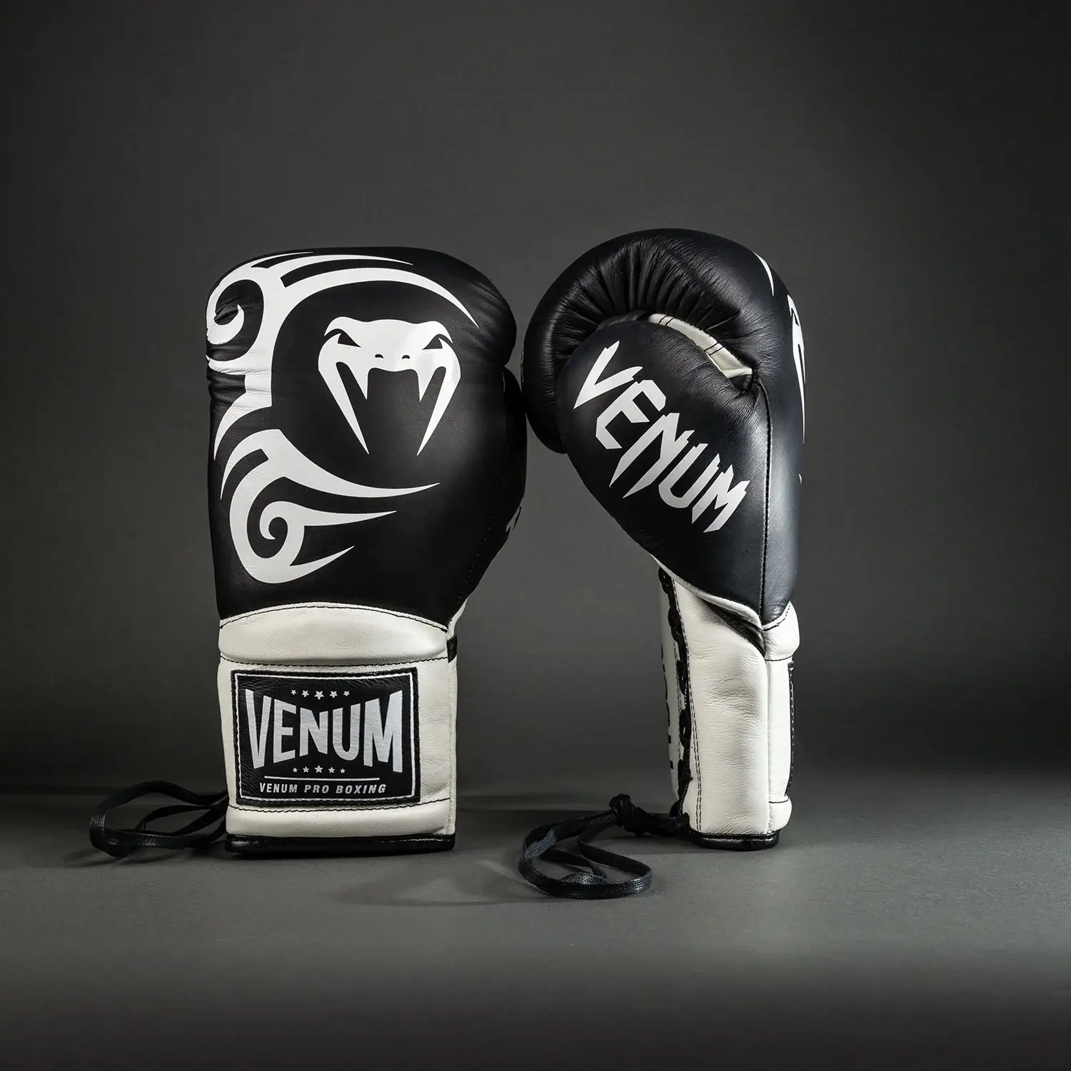 Guantoni Boxe professionali con lacci Venum Giant 2.0 Edizione limitata Mike Tyson. Ideale per competizioni