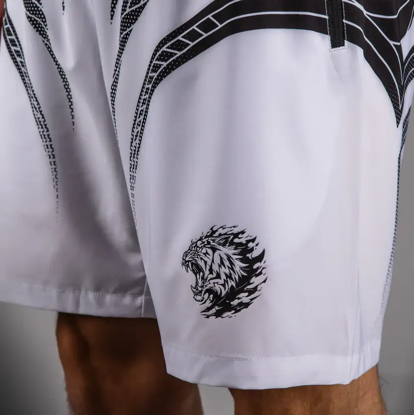 Pantaloncini da allenamento Venum Mike Tyson Tiger Bianco-Nero in tessuto tecnico e traspirante.